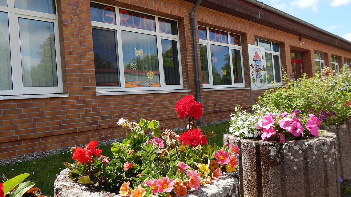 Bild von Grundschule "Zum Wasserturm", Neverin
